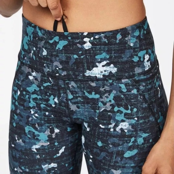 Sweaty Betty Power Workout Legging - Small - Deep Lake Camo Print - Picture 4 of 9